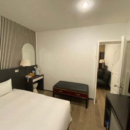 Queens Hotel Taipei Exterior photo